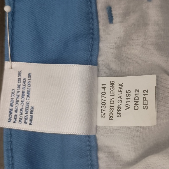 Old Navy RockStar Low Rise Skinny Jeans - Picture 5 of 5